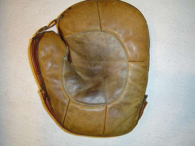 Early 1900's Buckle Web Hook and Eye Back Catchers Mitt Front